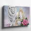 Toile, "Un lion blanc majestueux avec sa crinière soyeuse qui attrape l'art mural"-614300640