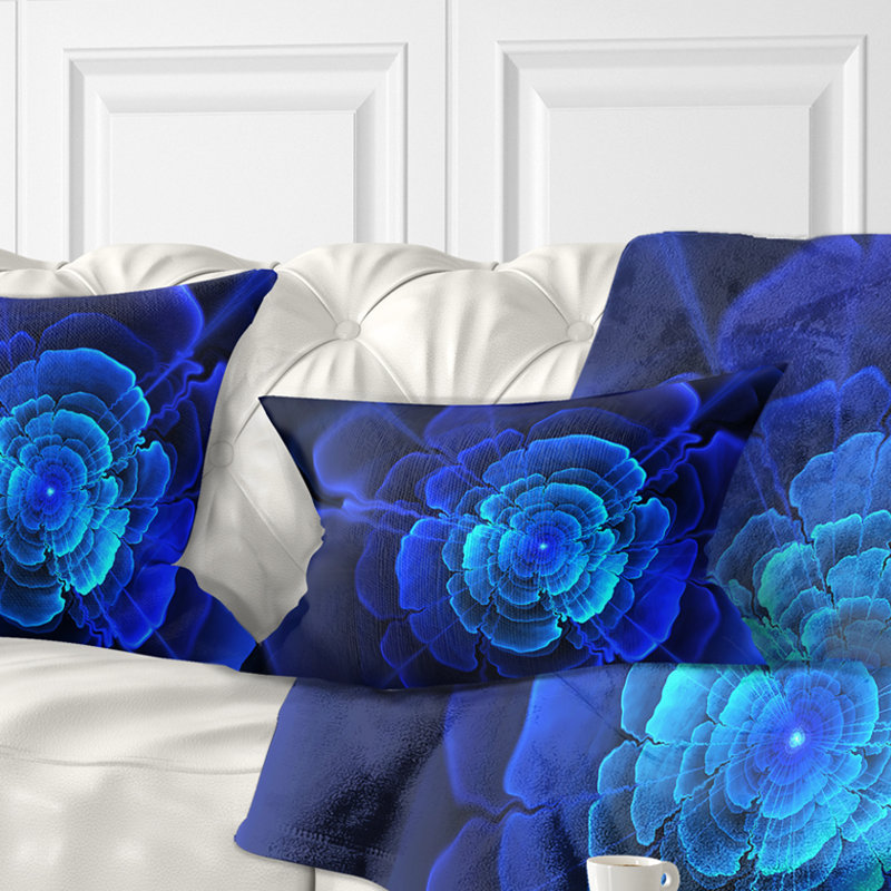 Coussin imprimé floral bleu avec motif floral fractal bleu foncé, Bleu / Noir