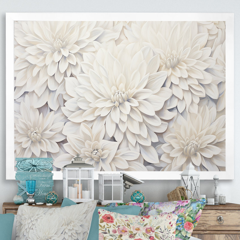 «White Dahlia Charm Collage», art mural Dahlia, H 34 po x l 44 po x P 1,5 po, Cadre simple blanc