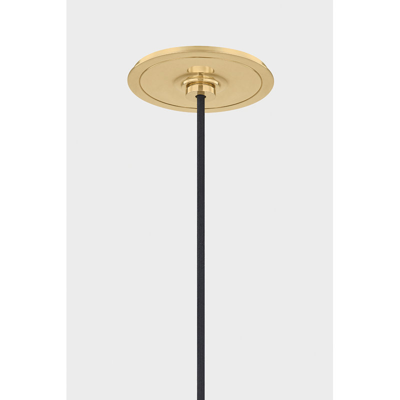 Luminaire suspendu Clivedon en laiton vieilli et par Mark D. Sikes, H 8,5 po x l 20 po x P 20 po, Cramoisi doux, 25 W