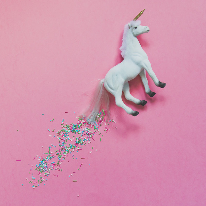 Licorne blanche, H 12 po x l 12 po