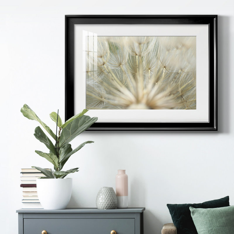 Macro Dandelion IV, reproduction encadrée de qualité supérieure - prête à être accrochée, H 18,5 po x l 24,5 po x P 1 po