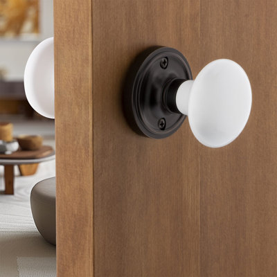 Rosette classique avec bouton de porte en porcelaine blanche