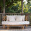 Lit de jour d'extérieur rond avec dossier à lattes demi-rond, coussins moelleux, coussin pliable, housses de coussin amovibles et repose-pieds réglables