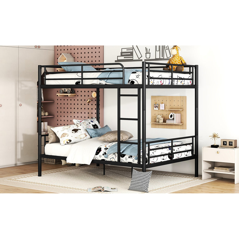 Lit double superposé au-dessus d'un lit double en métal noir avec structure en fer, cadre idéal pour les chambres d'adolescents avec garde-corps, facile à assembler