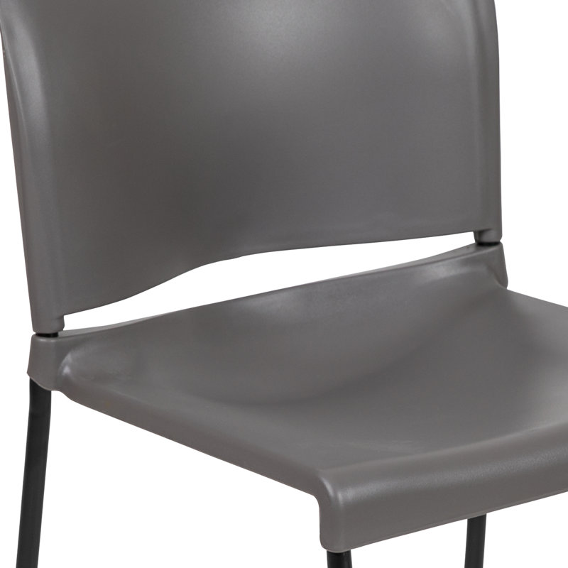 Chaise empilable à dossier plein avec base thermolaquée Oliverson d'une capacité de 880 lb., Noir, Gris