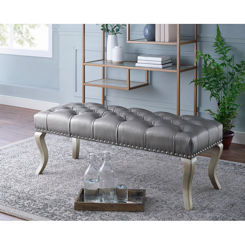 Banc capitonné en tissu avec garniture cloutée