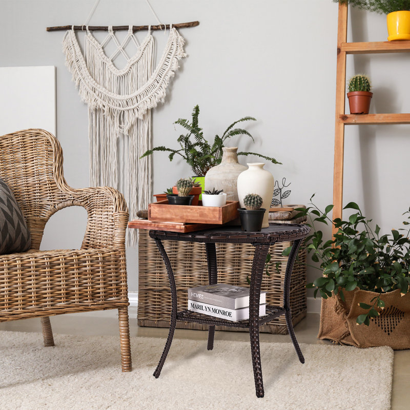 Petite table de bout d'extérieur en rotin et osier brun pour table de bout avec rangement extérieur