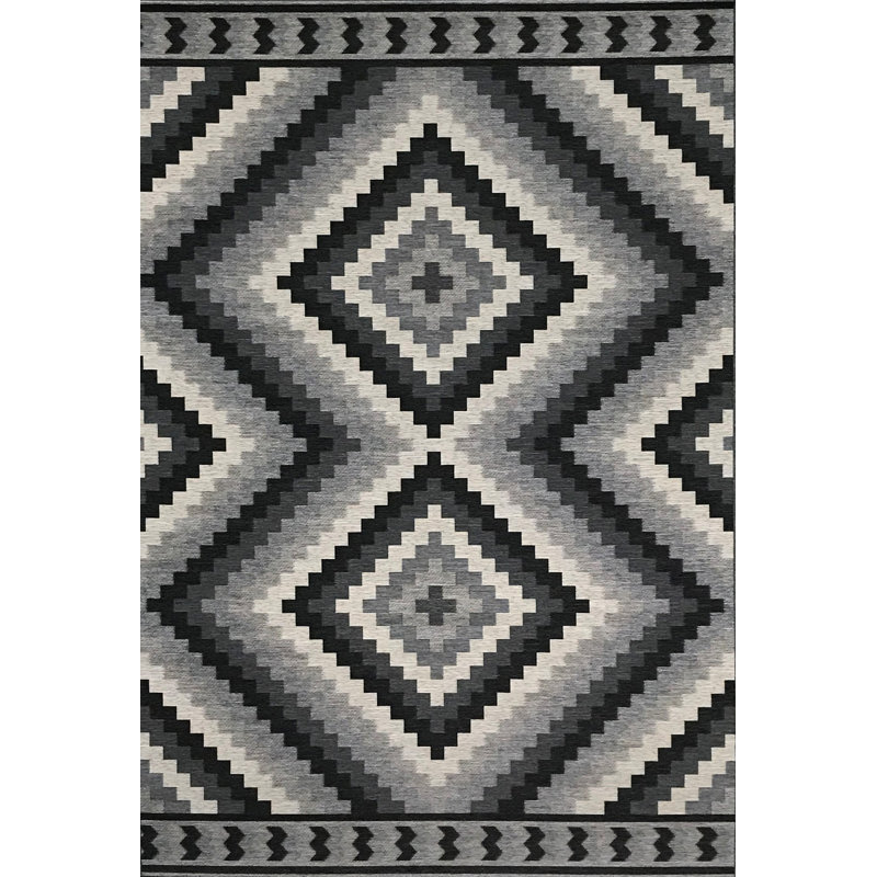 Tapis gris/blanc/noir à tissé à plat Francine, Rectangle 4 pi 1 po x 5 pi 11 po