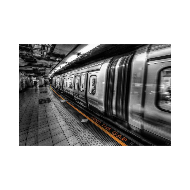 Mind The Gap par David Gardiner - Estampe numérique sur toile tendue avec châssis, H 26 po x l 40 po x 1,5 po