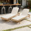 Chaise longue en bois avec coussin