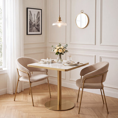 Table de salle à manger carrée en pierre frittée avec base dorée