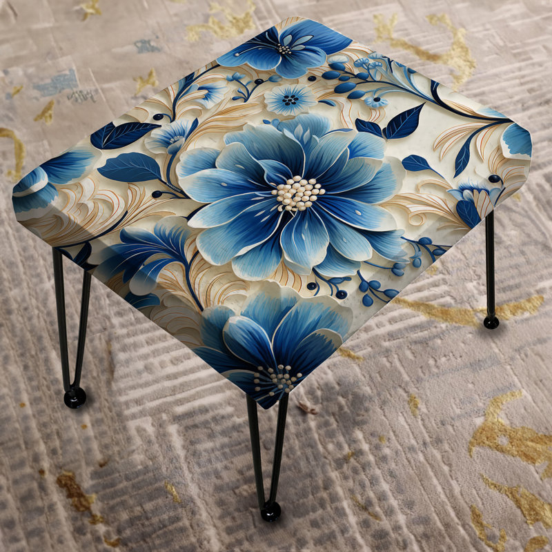 Repose-pieds bleu et blanc avec fleurs blanches Retreat II
