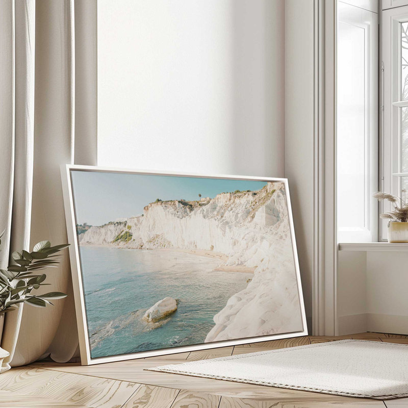 Cliffside Dreams, reproduction sur toile, H 32,75 po x l 48,75 po x P 1,75 po, Cadre flottant blanc opaque