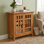 Armoire basse transitionnelle en bois massif l 32 "avec portes en verre et tablettes réglables Bedford