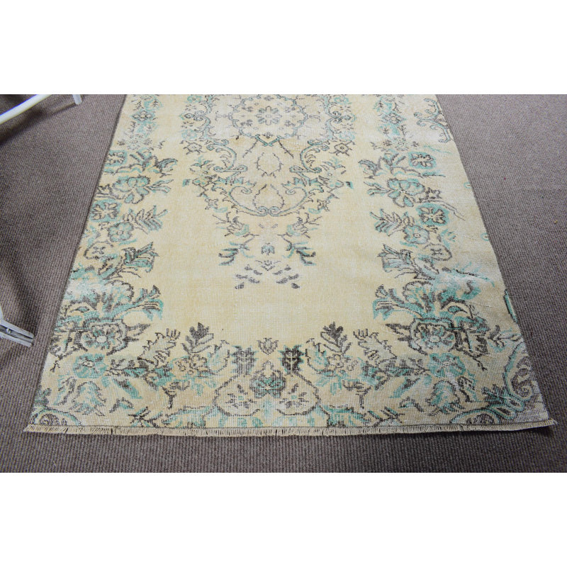 Tapis turc à motif floral antique antique au design complexe, idéal pour ajouter une élégance rétro classique