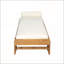 Lit de jour en bois d'acacia au fini teck avec coussin et coussin crème, housse de coussin lavable, conception moderne à profil bas pour le salon de patio