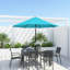 Parasol d'extérieur bleu 7,5 pi avec inclinaison de 45 pieds et évent, idéal pour se prélasser au bord de la piscine