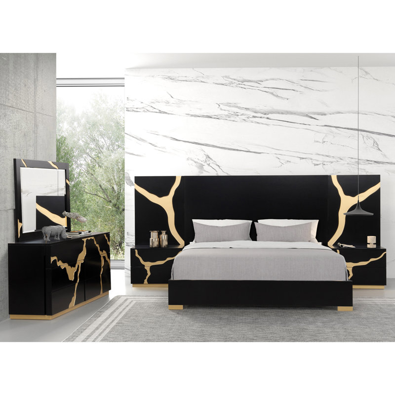 Heckstall Bedroom Set, Queen, 5 Pcs: Bed, 2 Nightstands, Dresser, Mirror