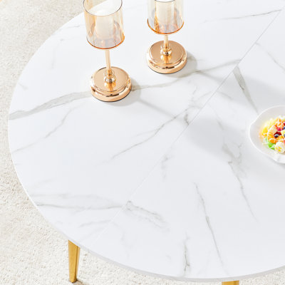 Doté d'un mécanisme rétractable astucieux, le plateau de table en panneau de fibres à densité moyenne et les pieds en métal ont une surface lisse et délicate. Le look unique crée la silhouette élégante d'une maison moderne