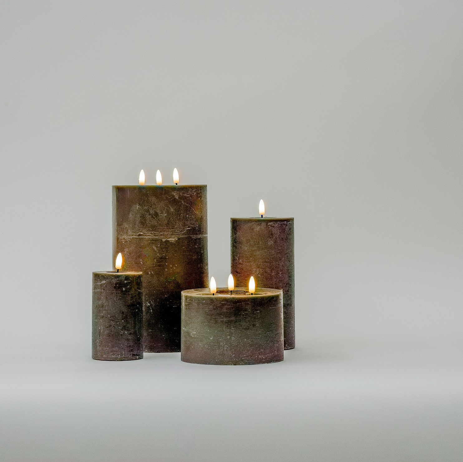 3 Wick Small Flameless Candle, Black