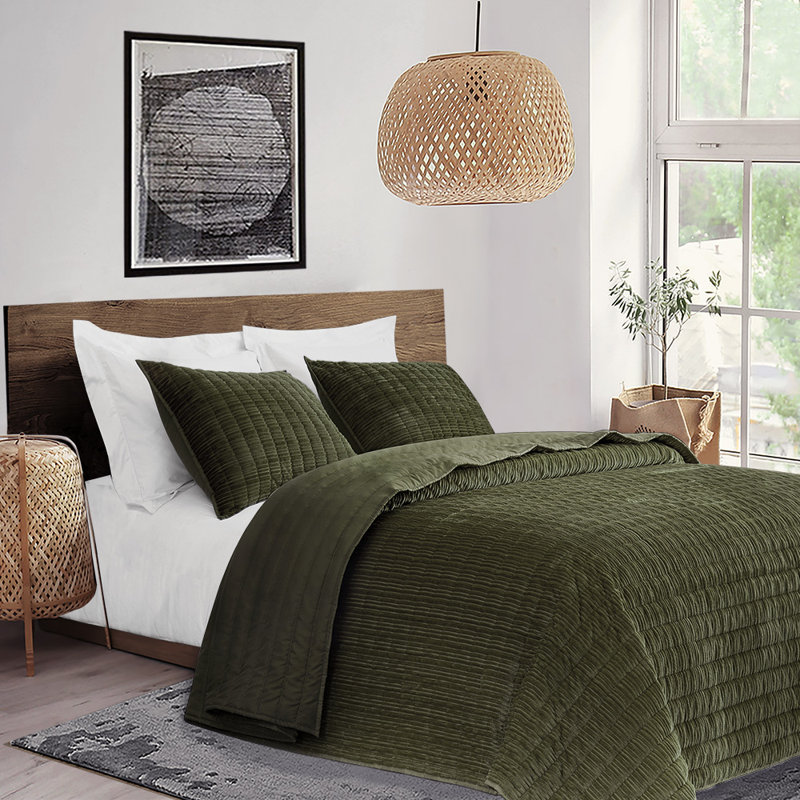 Wonderful Velvet 3-piece reversible quilt set, Queen Quilt + 2 Standard Shams, Dark Green