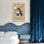 Bath & Laundry Bear lisant un journal dans une scène de salle de bain