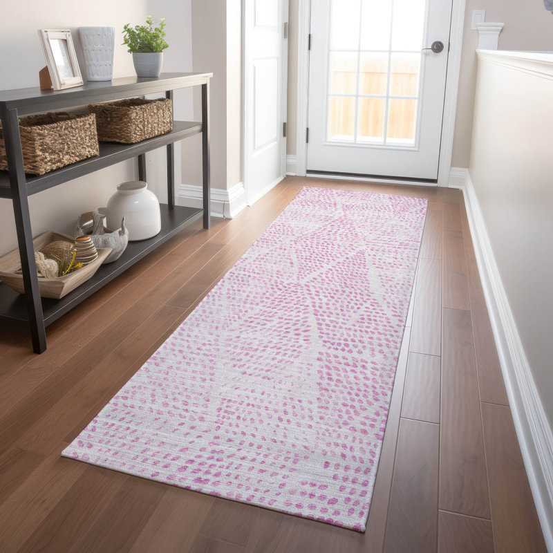 Tapis intérieur / extérieur rose en polyester tissé à la machine Jurnee, Tapis de couloir 2 pi 3 po x 7 pi 6 po