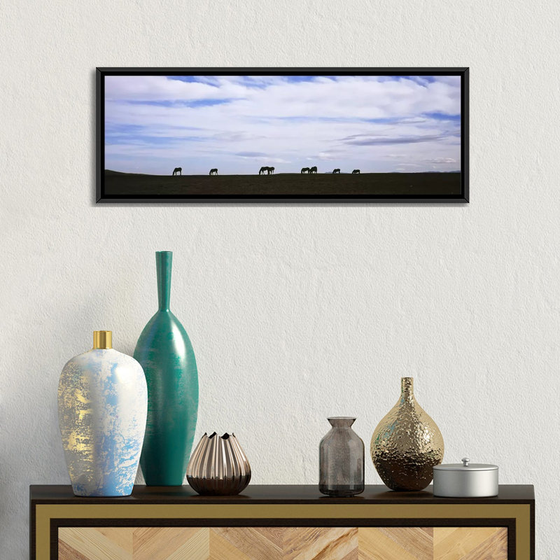 «Silhouette of Horses in a Field, Montana», reproduction de photo sur toile tendue, H 12 po x l 36 po x P 1,5 po