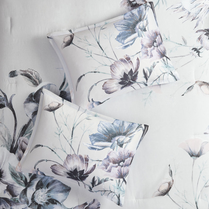 Édredon pour grand lit 8 pièces en coton bleu avec une élégance chic et décontractée, un magnifique motif floral comprenant 1 édredon, 2 taies décoratives européennes, 3 coussins décoratifs assortis, une jupe de lit et un fer à vapeur
