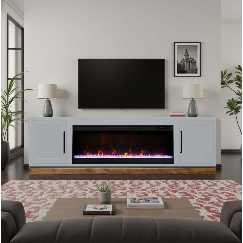 Le meuble télé de 81 po Nora, de style moderne avec foyer électrique, peut accueillir des téléviseurs de 90 po ou moins, avec une finition à deux tons
