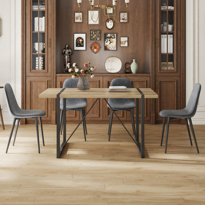 Ensemble de table et de chaises, chaises d'appoint rembourrées de style médiéval moderne, 4 chaises de salle à manger gris foncé et une table de salle à manger en bois aggloméré rectangulaire rustique de style industriel. W1151S04210