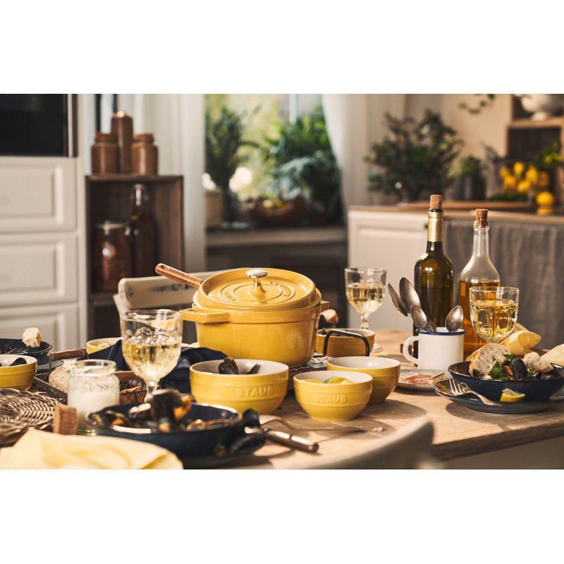 La Cocotte Cast Iron Round Cocotte, Citron, 5.5 quarts