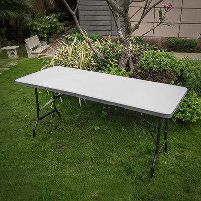 Table pliante extra longue robuste - Table pliante en deux avec mécanisme de verrouillage, légère et robuste pour le camping, les fêtes et les événements - Utilisation intérieure / extérieure (P 30 po x l 72 po x H 29 po) - Conception peu encombrante / Poignée pour faciliter le transport, repas en plein air