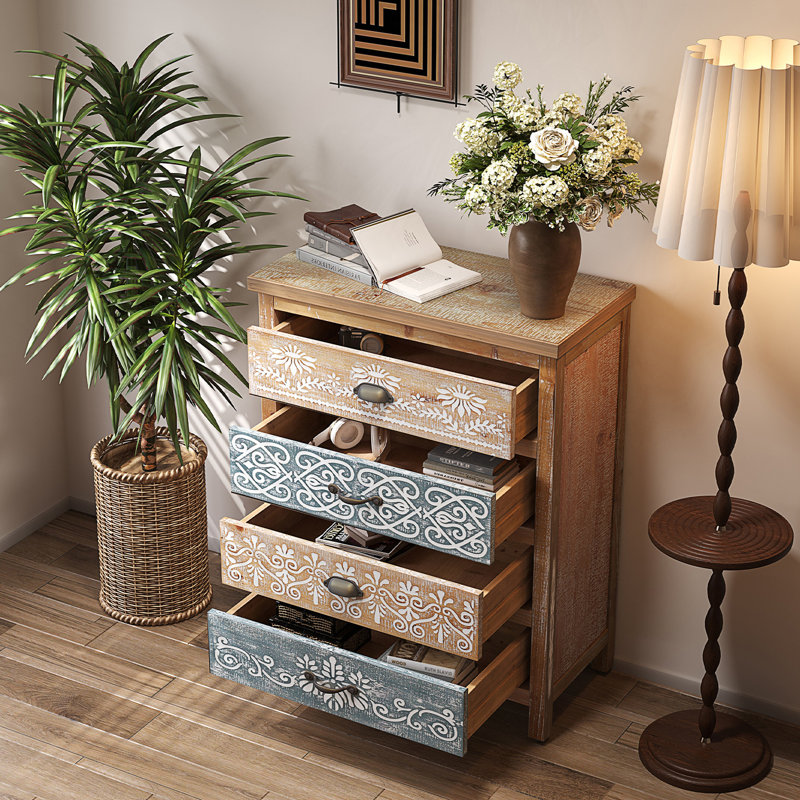 Commode vintage à 4 tiroirs avec motif en bois patiné et orné
