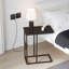 Table de bout en C avec USB et prises intégrées Table de canapé avec station de charge pour le salon-533028694
