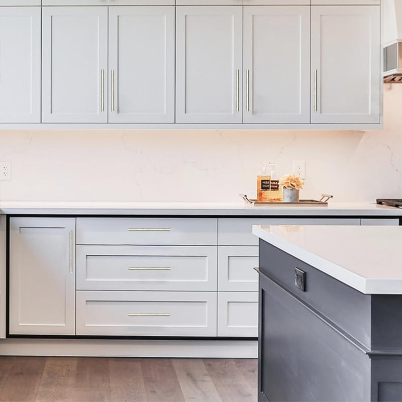 Paquet de 10 poignées d'armoire, poignée moderne en alliage de zinc pour la cuisine et la salle de bain, trou central de 3,75 po, poignées de tiroir ambidextre durables