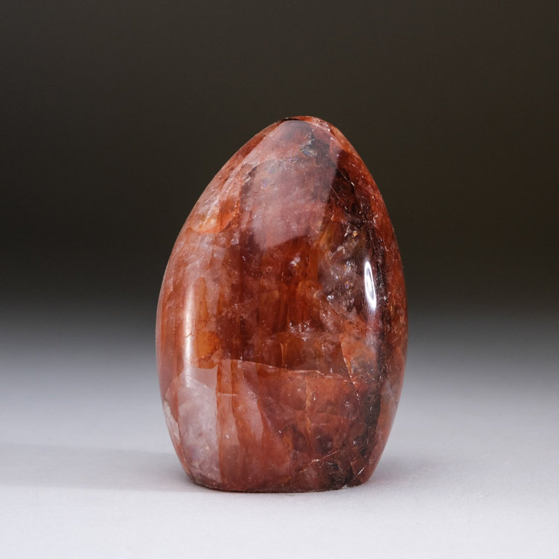 Forme libre de quartz poli fraise de Madagascar