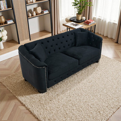 Canapé Chesterfield classique capitonné à trois places avec garniture cloutée et confort profond