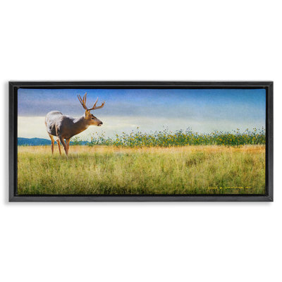 "Buck Deer in Field", art mural encadré par Chris Vest
