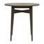Table de bar d'extérieur en bois avec attrait rustique - plateau à lattes et structure de lattes de patio grises pour un salon contemporain