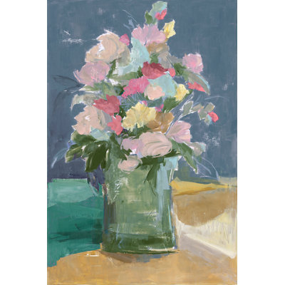 Fleurs dans un vase vert