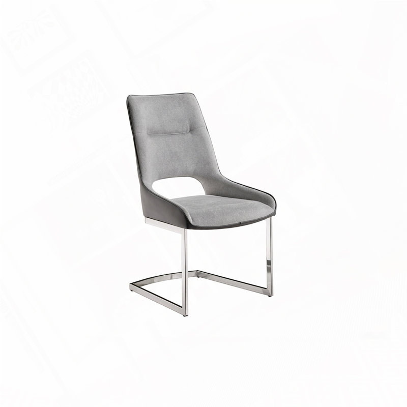Chaise rembourrée avec pieds en métal