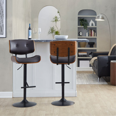 Tabouret de bar réglable avec pivot en métal, bois de noyer et similicuir espresso avec repose-pieds droit en T - ensemble de 2
