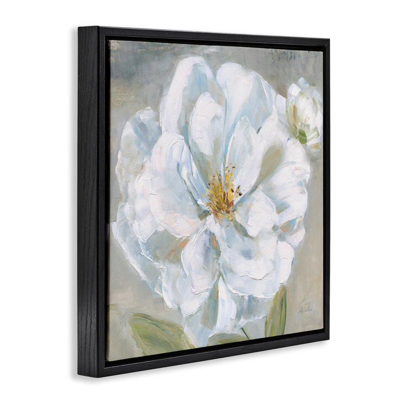«Curling White Flower Petals», art mural encadré par Sally Swatland, H 18 po x l 18 po, Cadre flottant noir de jais
