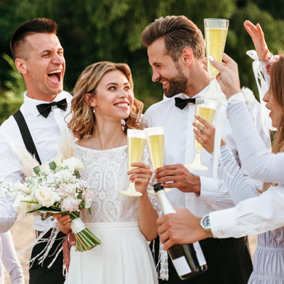 Flûtes à champagne jetables en plastique, ensemble de 50 verres transparents à pied rigide avec piques à cocktail pour mariages, anniversaires et fêtes.