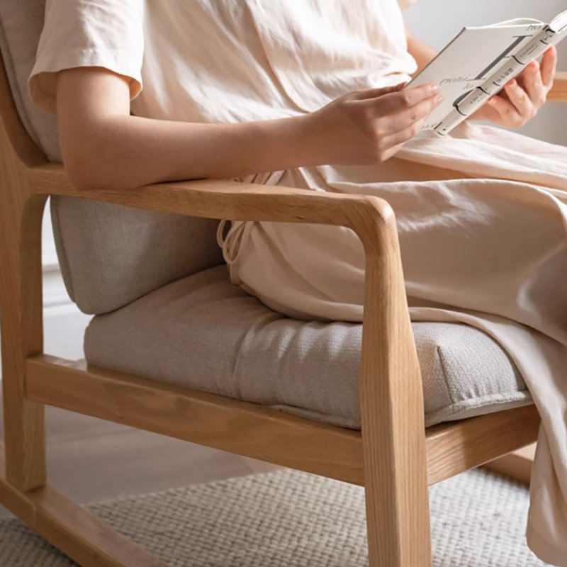 Chaise berçante moderne simple en chêne