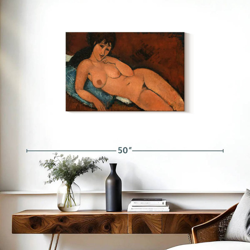 Leisha nue sur un coussin bleu, H 20 po x l 30 po