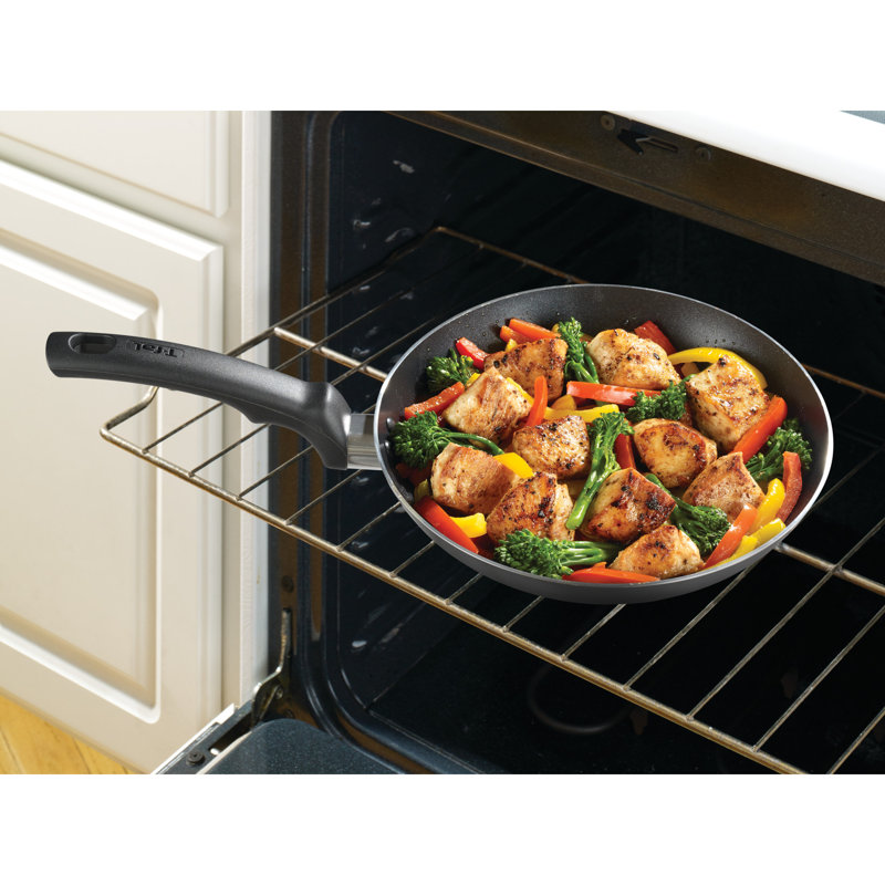 Batterie de cuisine antiadhésive T-fal Essentials, 20 pièces, noir