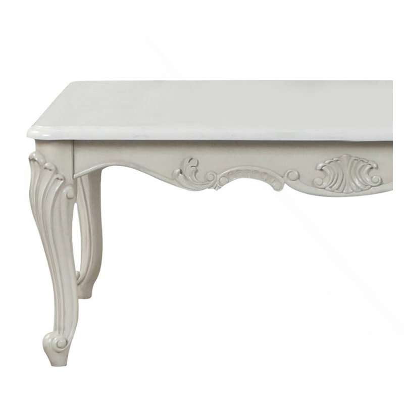 Table basse de fabrication traditionnelle en bois argenté